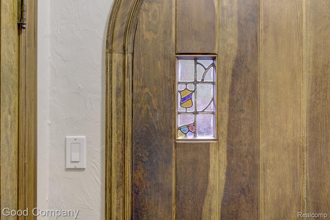 551 W Oakridge Street