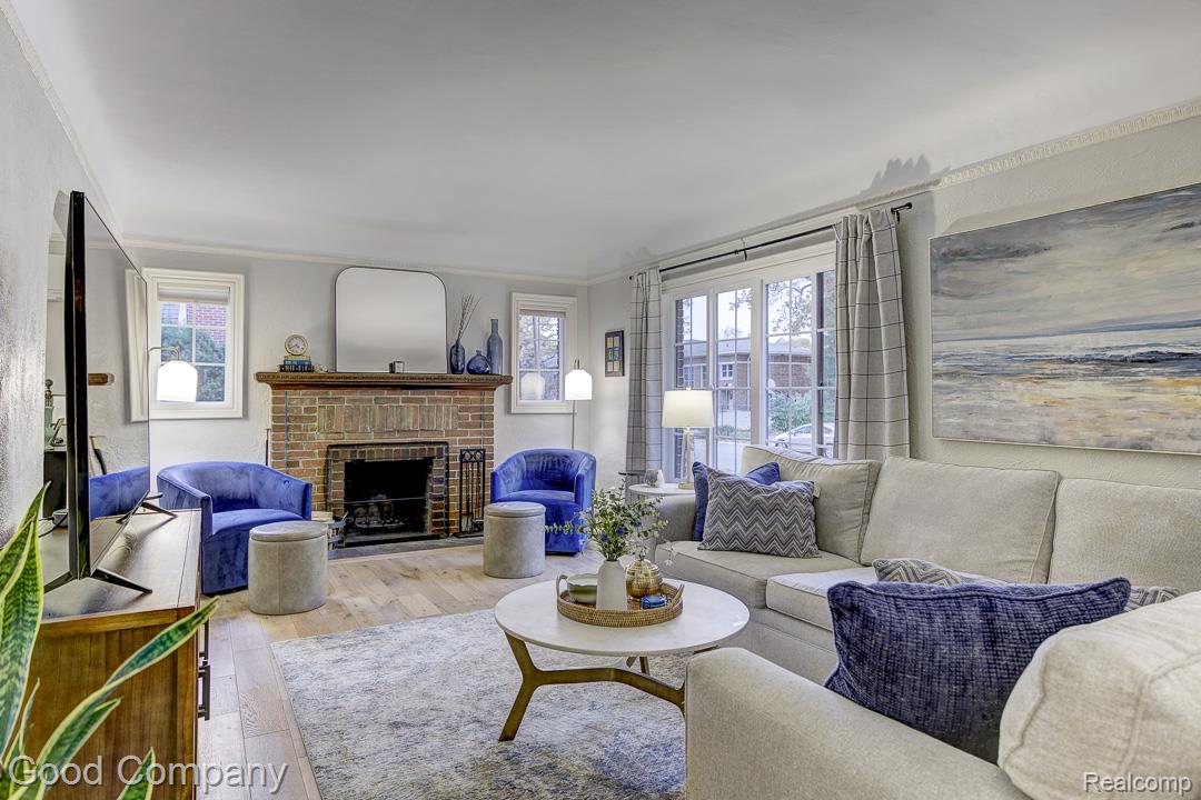 551 W Oakridge Street