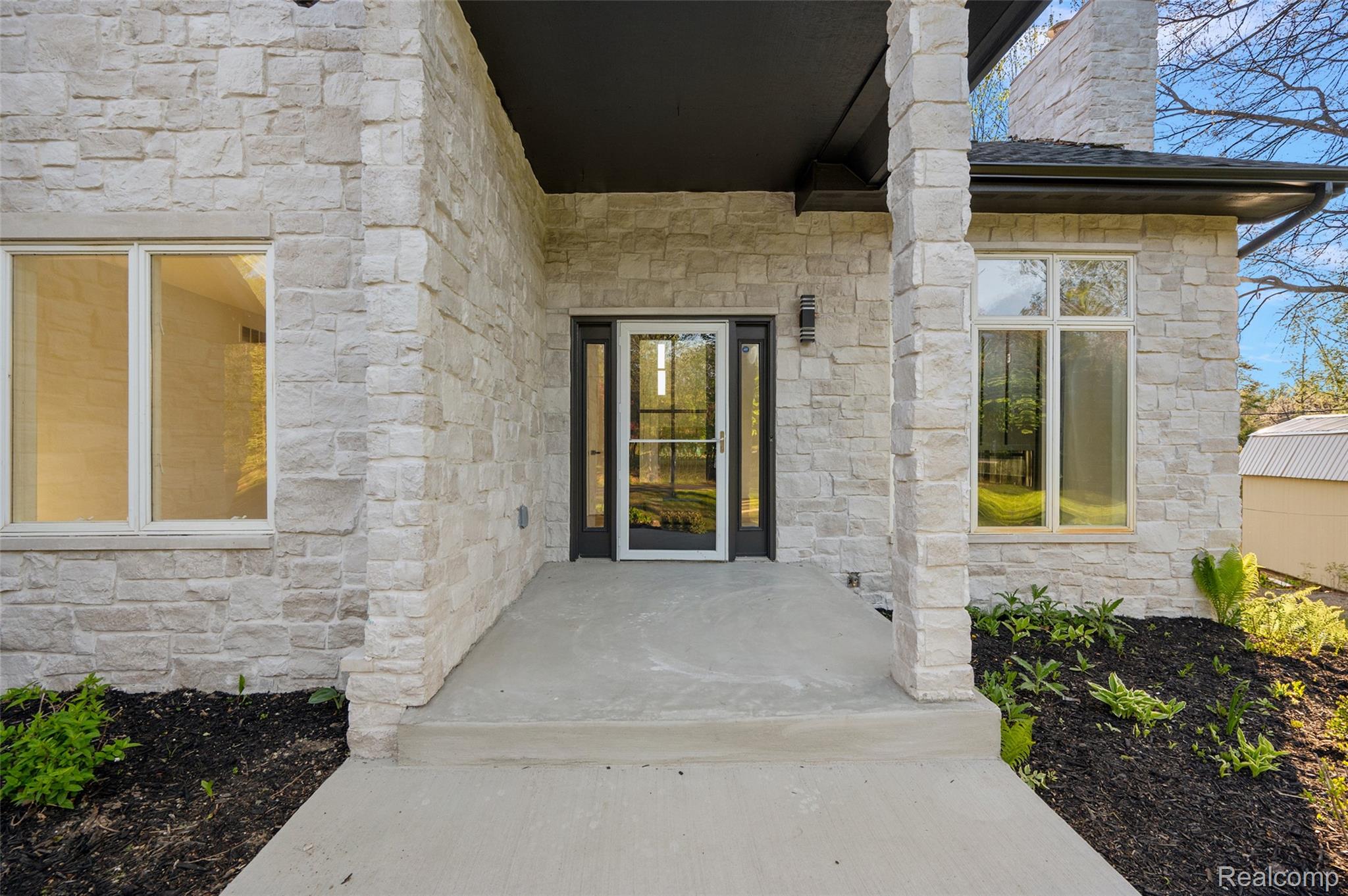 1585 Houghton Trail