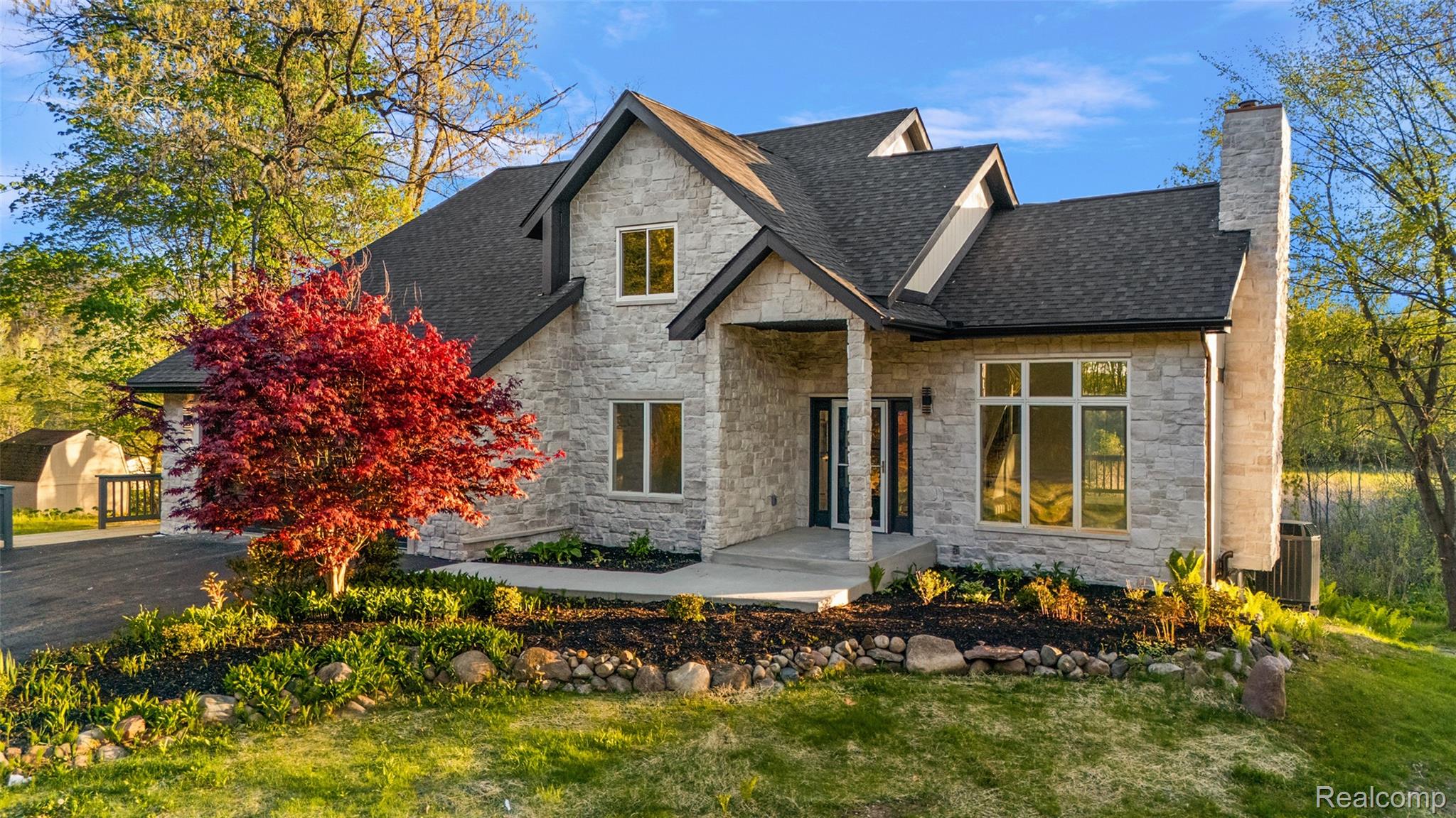 1585 Houghton Trail