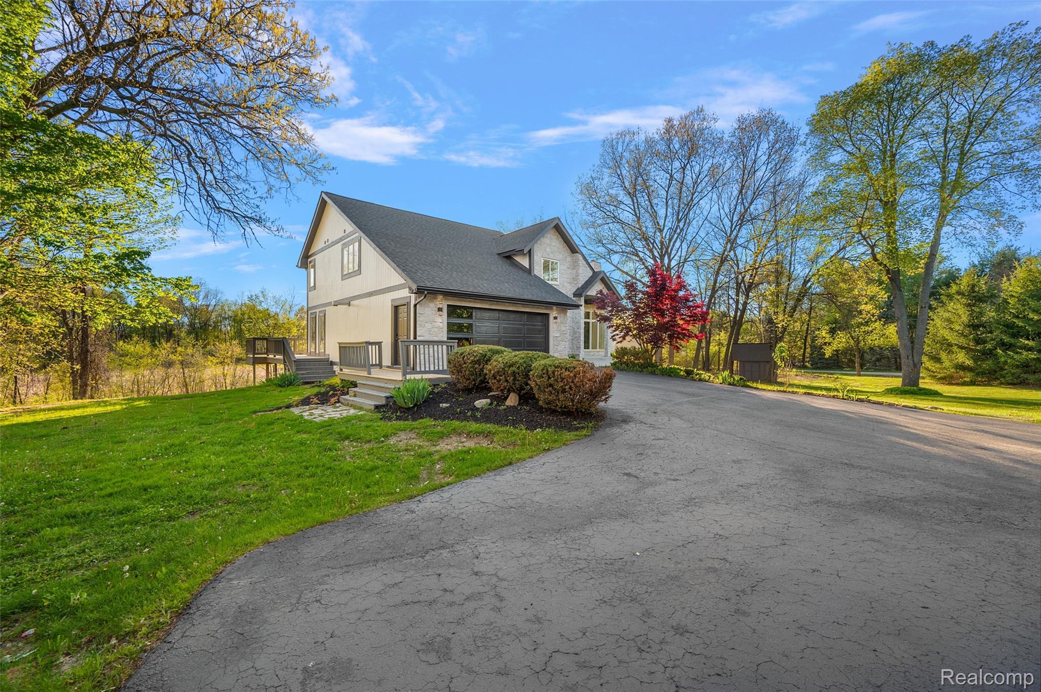 1585 Houghton Trail