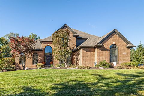1811 Blue Grass Drive Rochester Hills City MI 48306