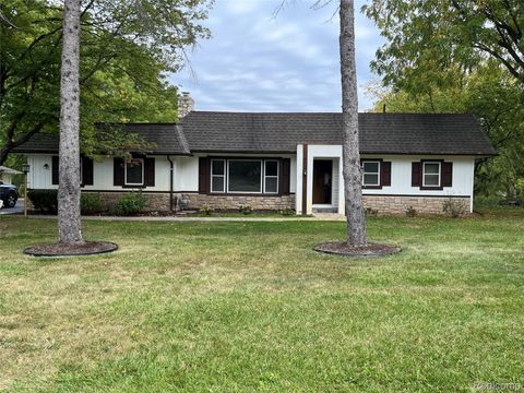 3930 Harris Lane West Bloomfield Charter Township MI 48323