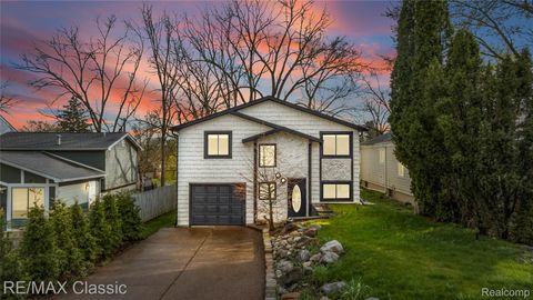 2149 Sunnycrest Drive West Bloomfield Charter Township MI 48323