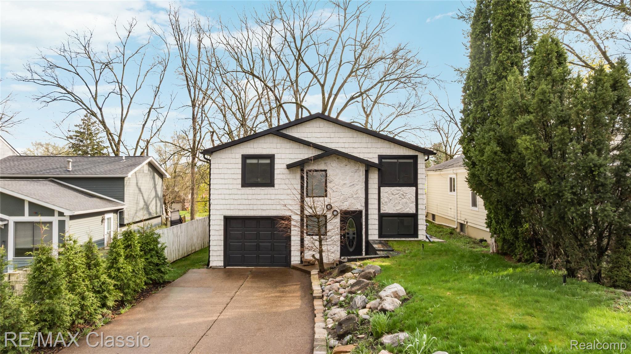 2149 Sunnycrest Drive