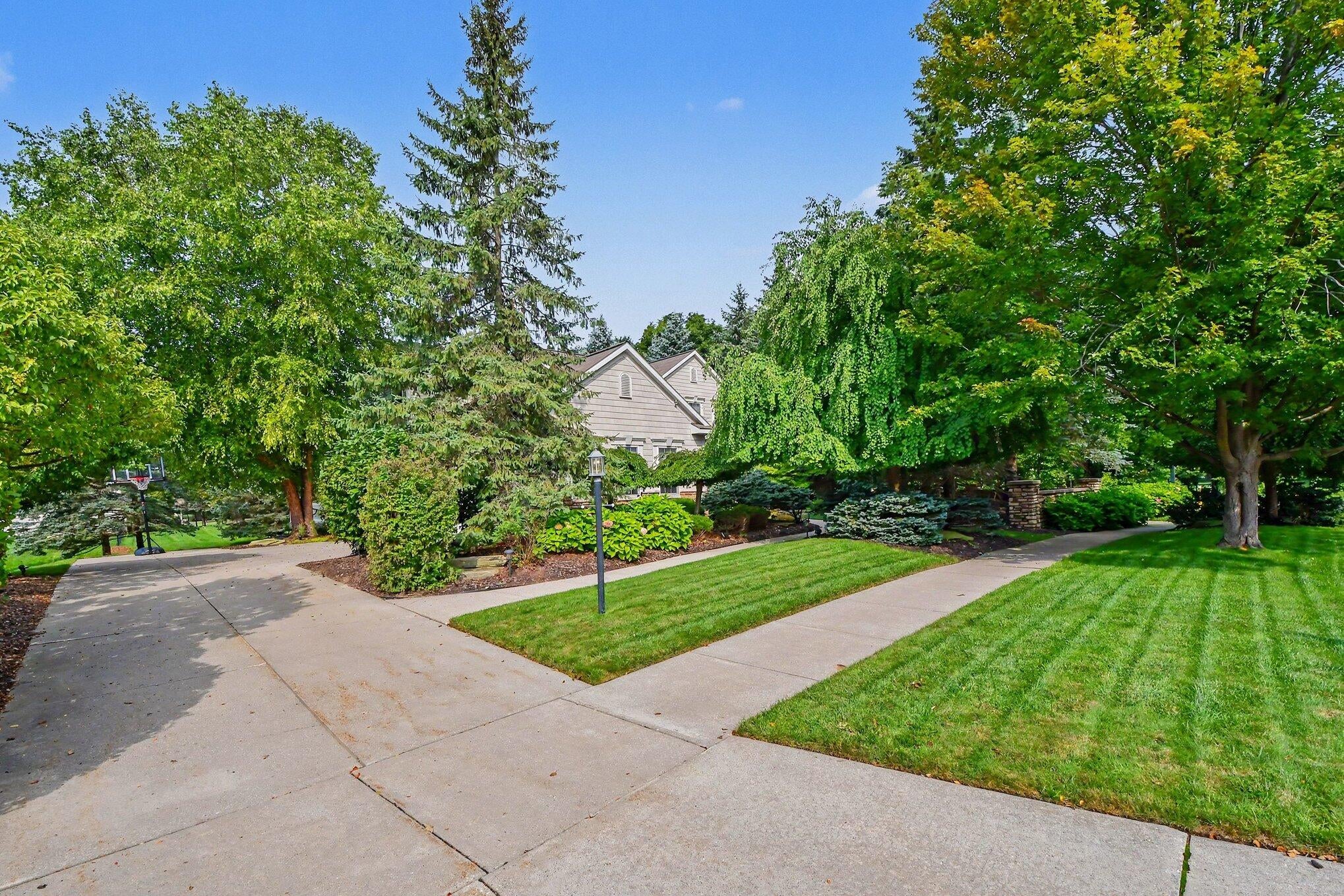 1219 Stoneshire Drive SE
