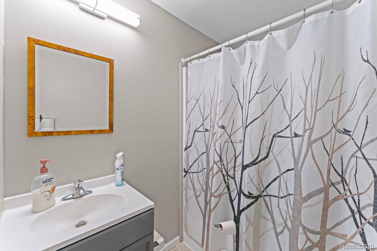 550 S Saginaw Street