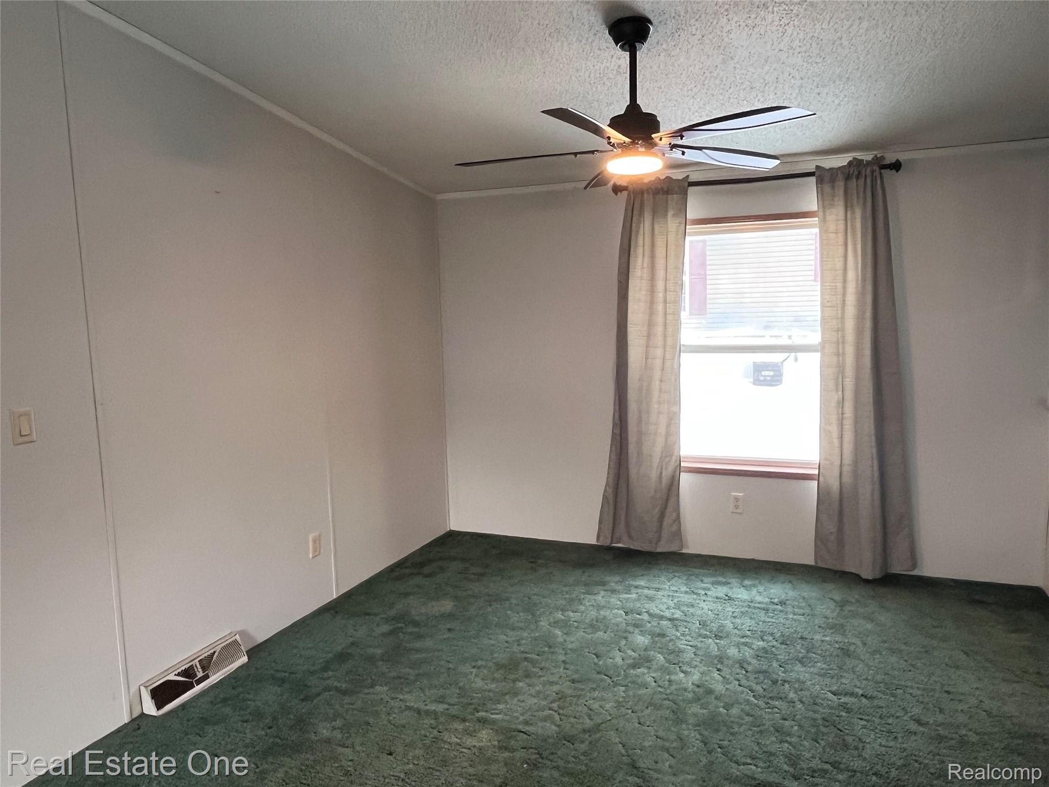 211 Lakeshore Circle