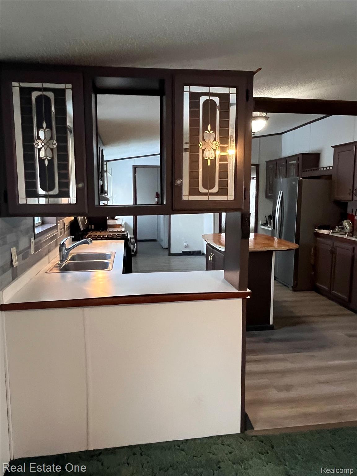 211 Lakeshore Circle