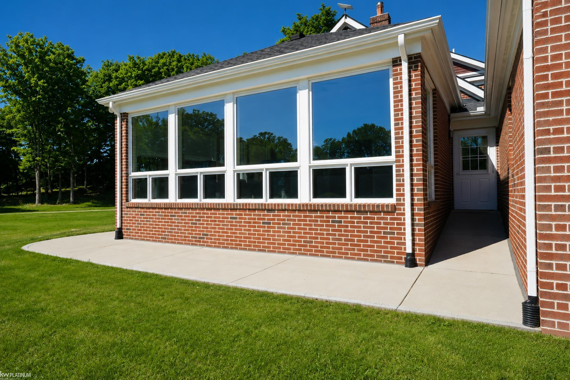 2401 E Brocker Road