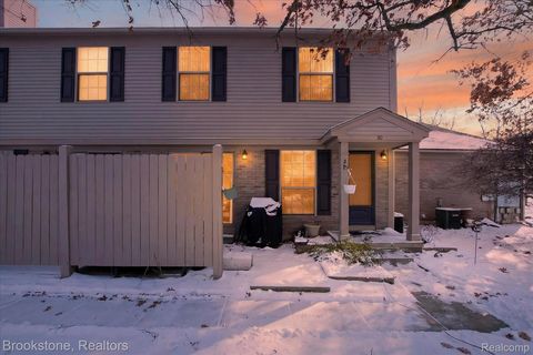 30 Pine Tree Ridge Drive 2 Waterford Charter Township MI 48327