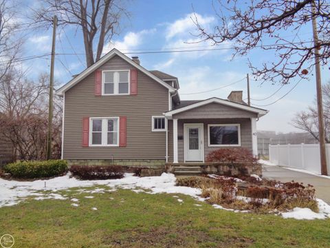 Photo of 40 Riverside Drive, Mt Clemens City, MI 48043 (MLS # 58050201067)