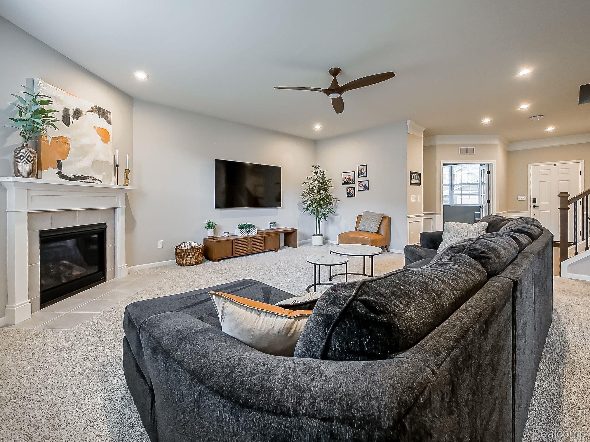 6040 FIELDSTONE Circle