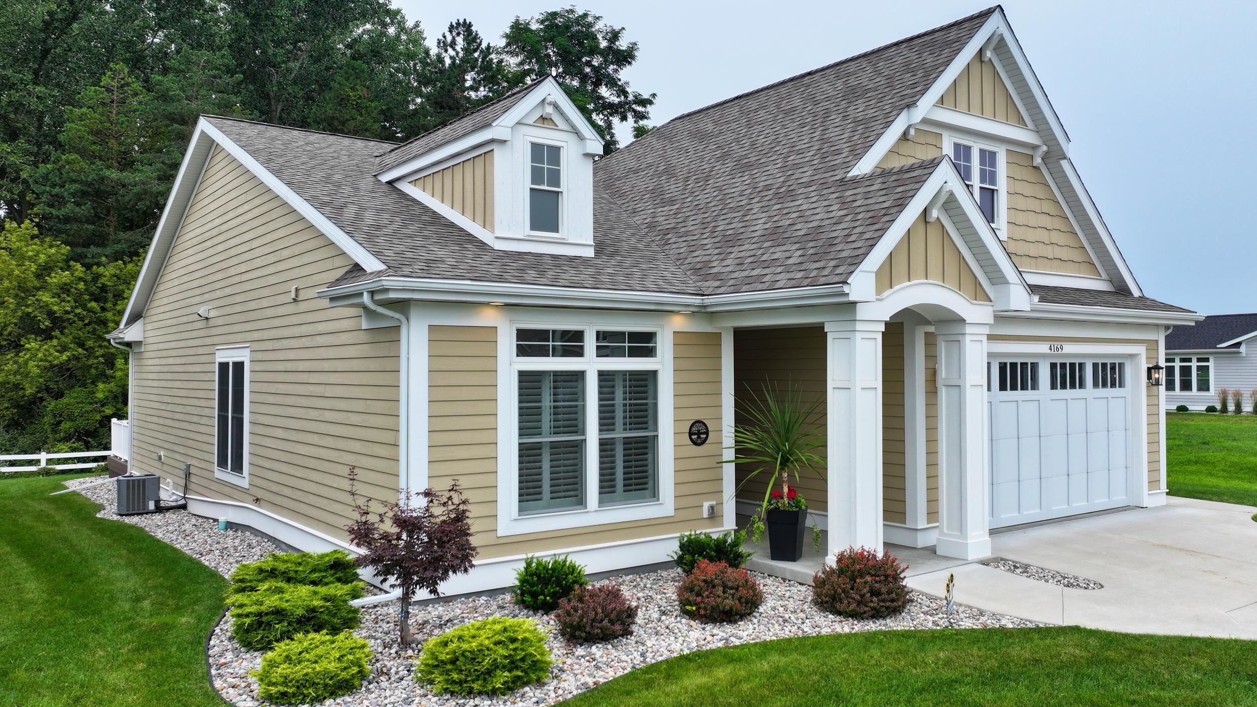 4169 Village Green