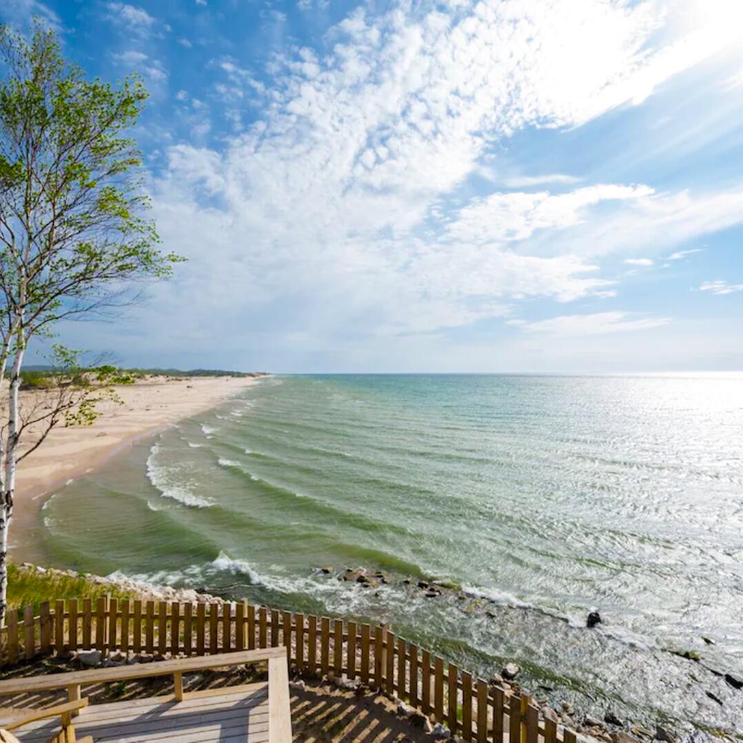 2767 N Lakeshore Drive