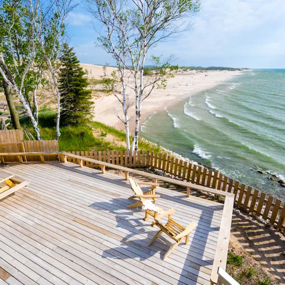 2767 N Lakeshore Drive