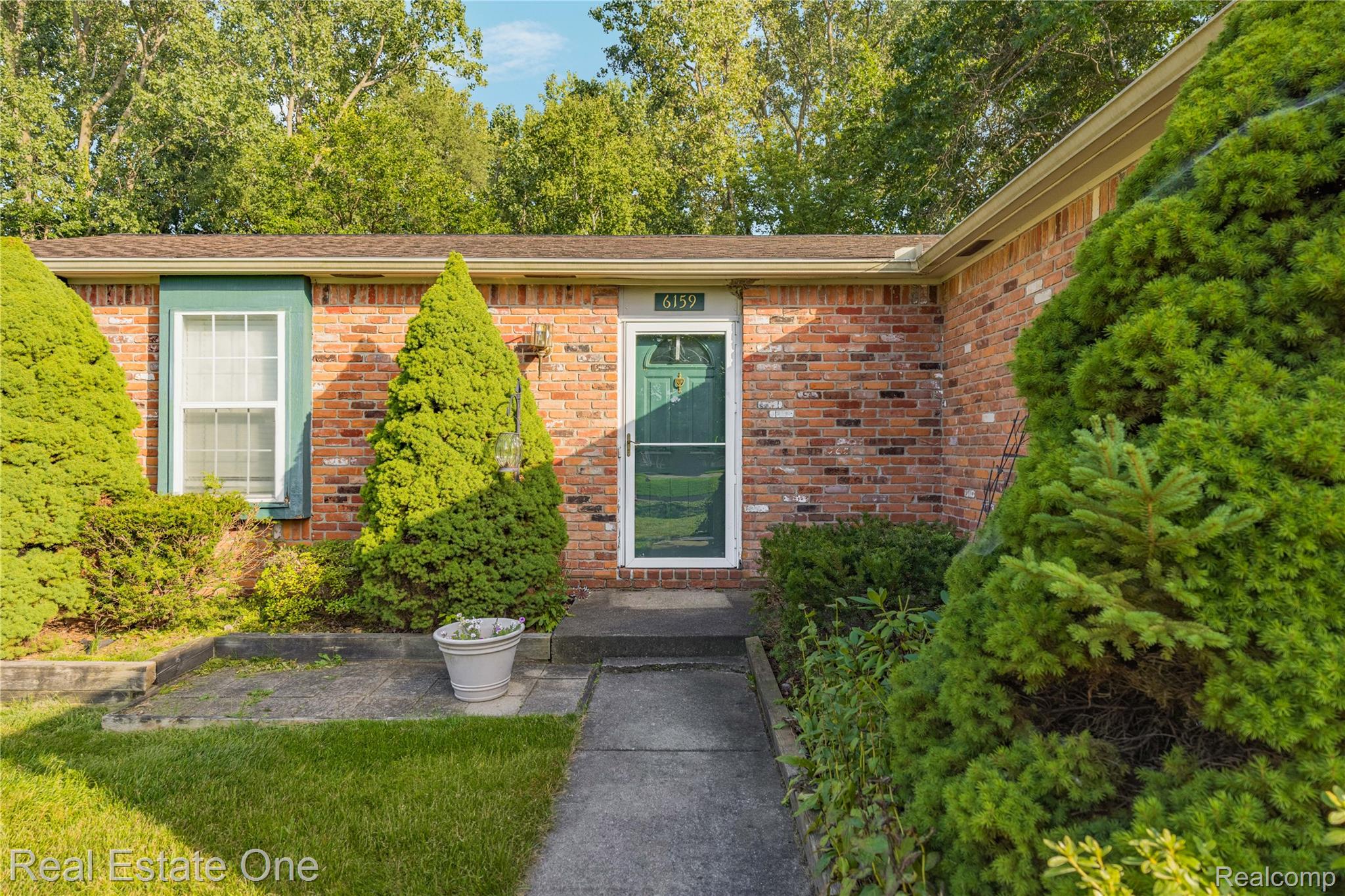 6159 Bay Court