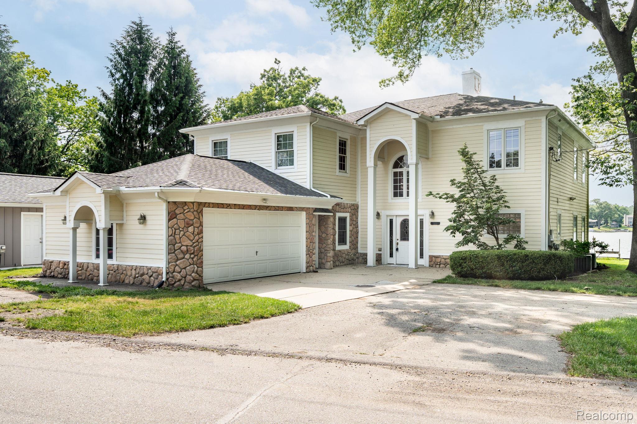 3831 Woodland Drive