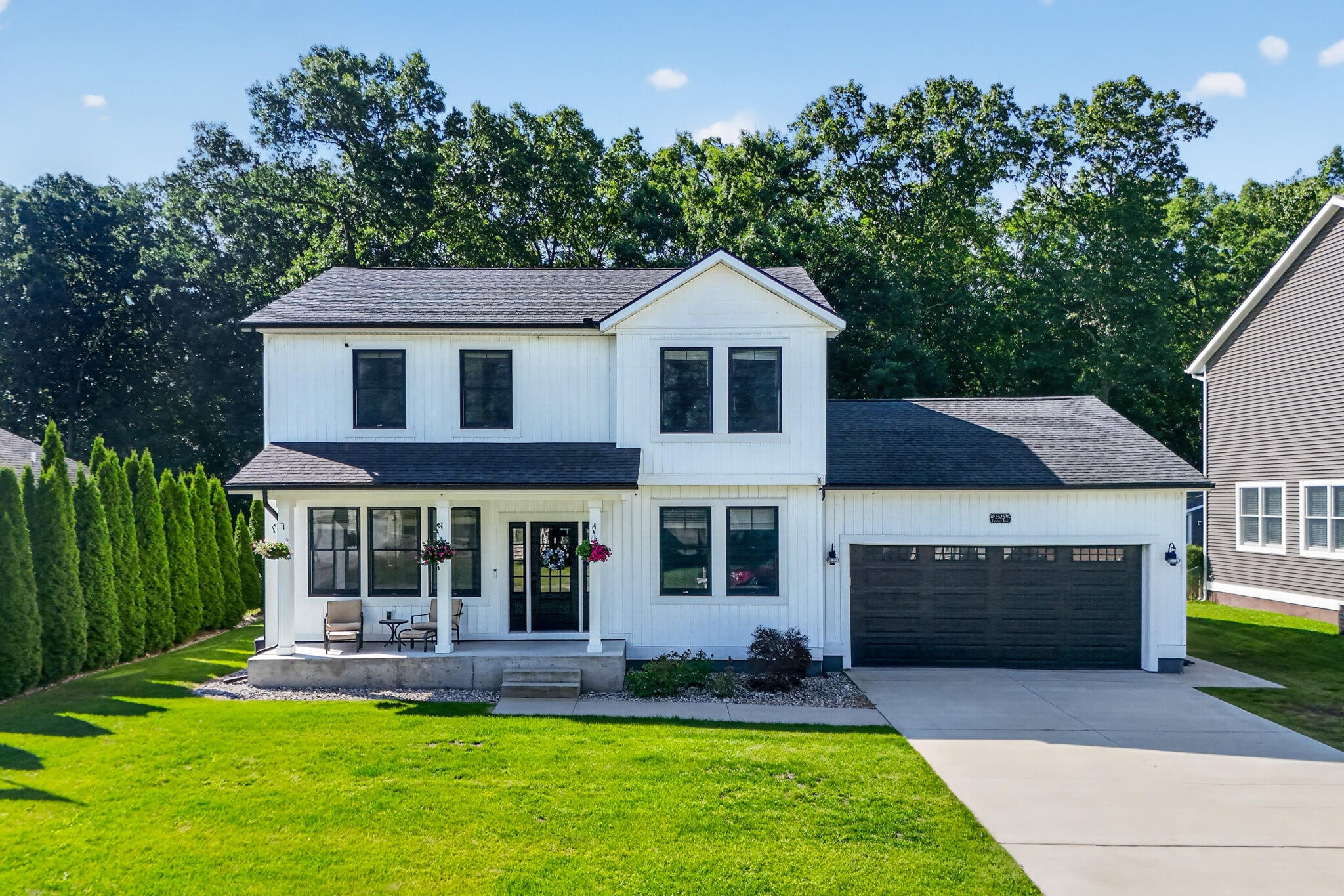 2525 Chestnut Trail