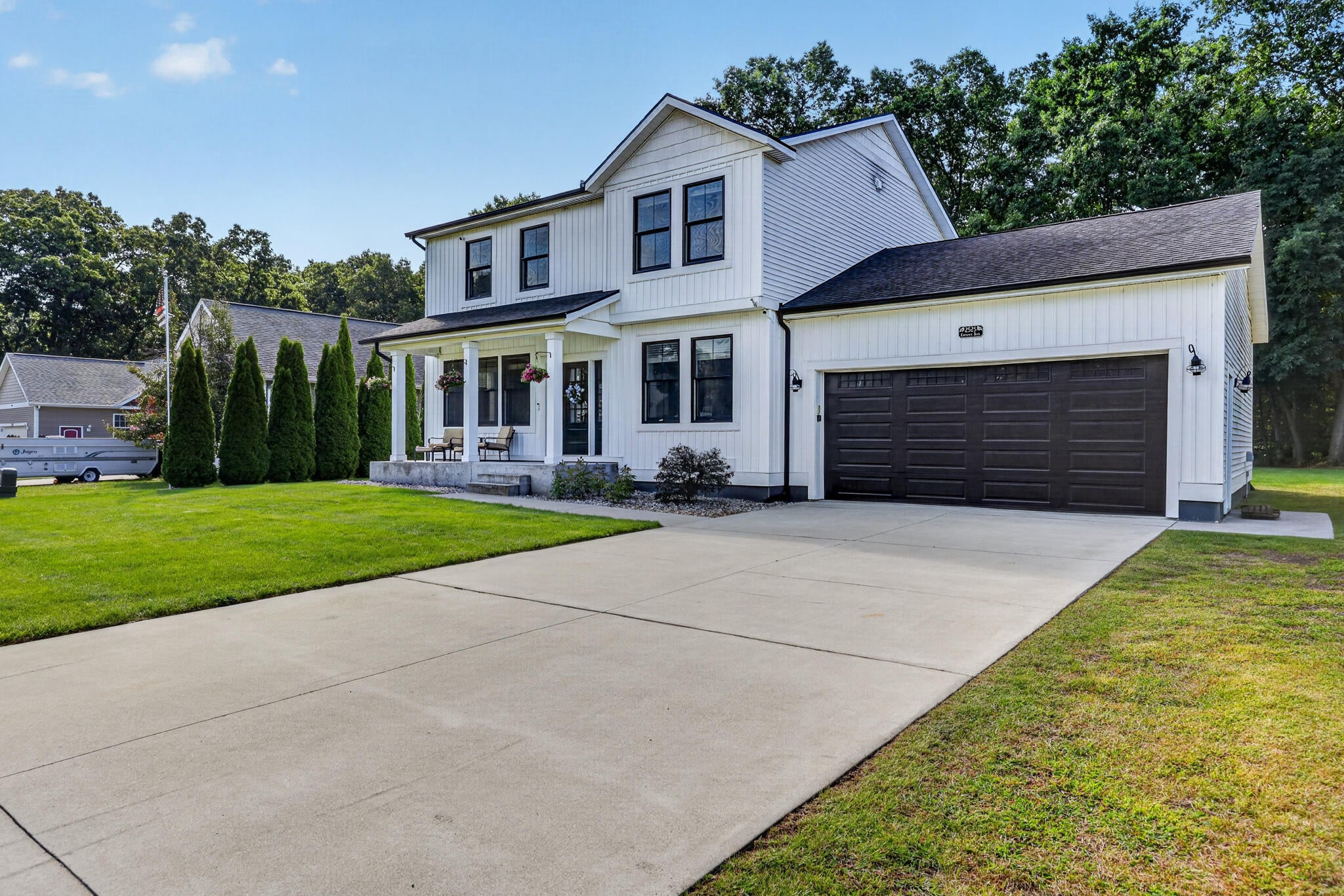 2525 Chestnut Trail