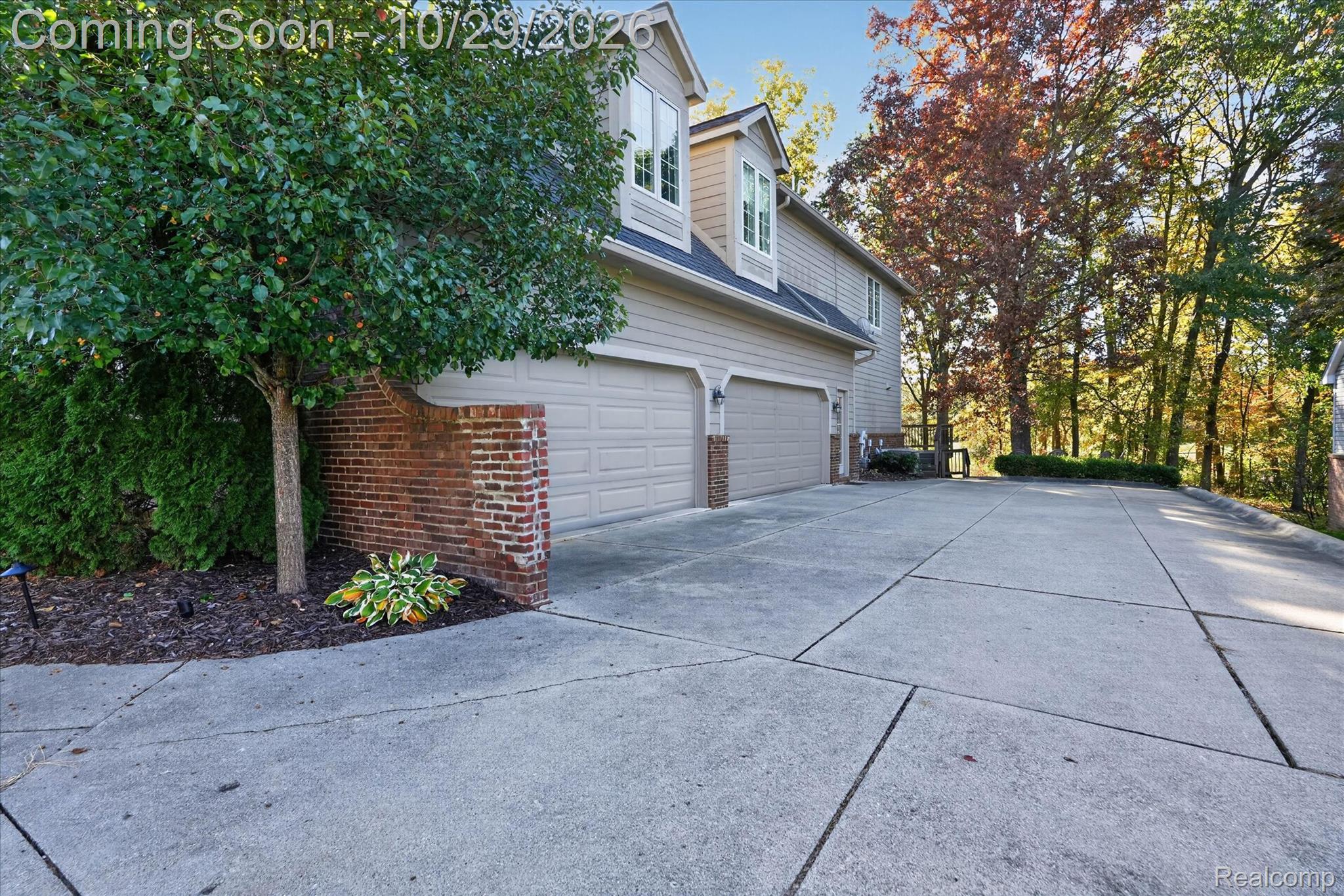 2282 Sandlewood Drive