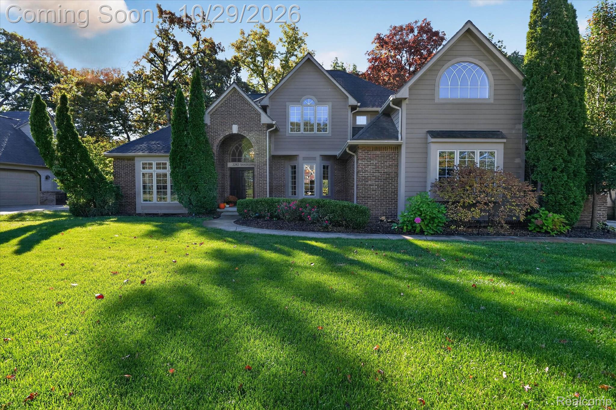 2282 Sandlewood Drive