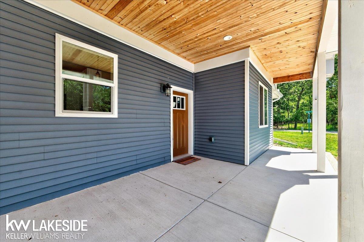 9790 N. Island View