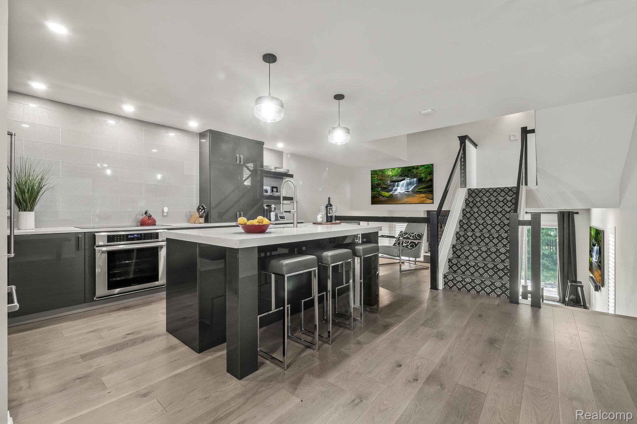 418 E 5th Street 2