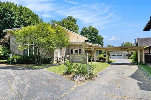 286 Capital Avenue NE Battle Creek City MI 49017