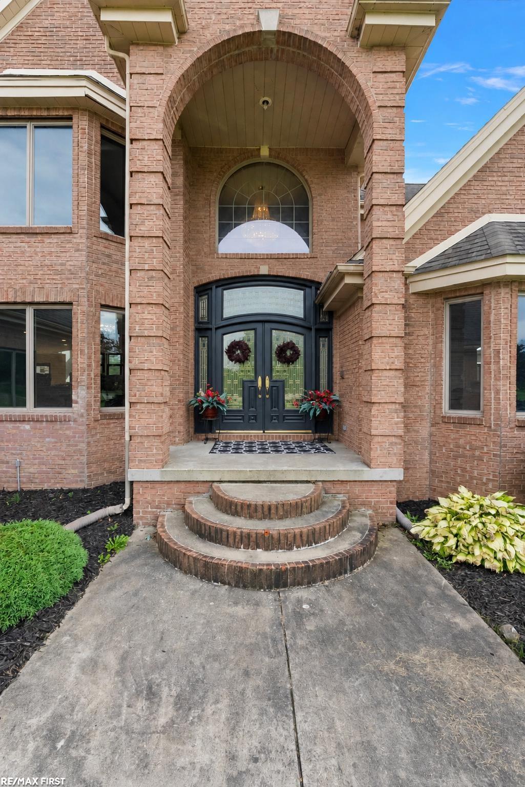 9450 SHYRE Circle