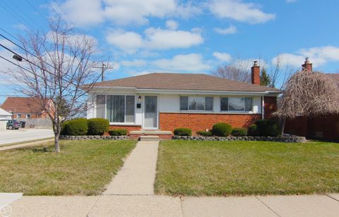 28260 Edward Street Roseville City MI 48066