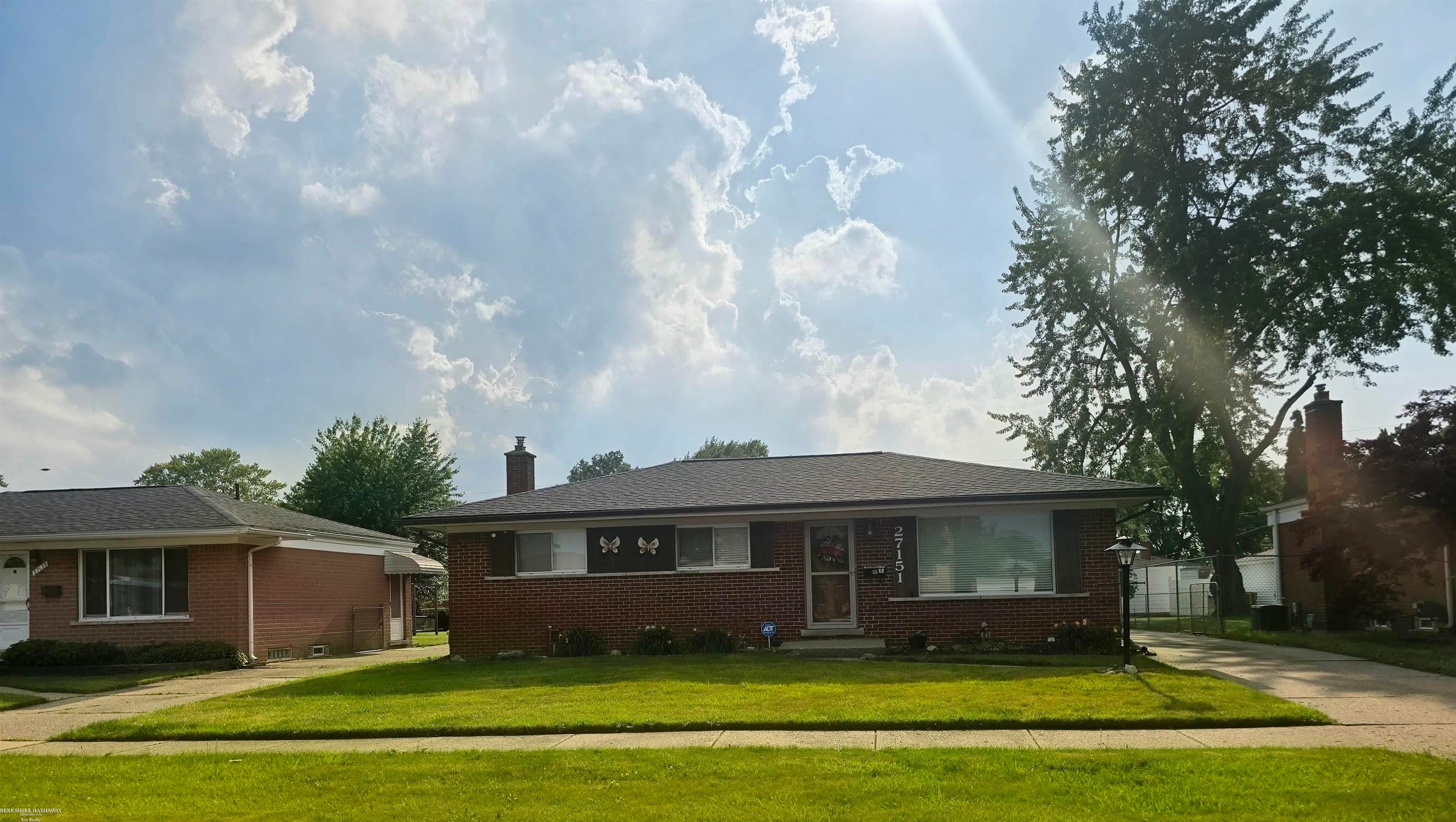 27151 Clarpointe Drive
