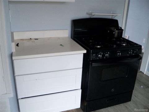 Tiny photo for 413 E Hemphill Road, Flint City, MI 48507 (MLS # 20261021708)