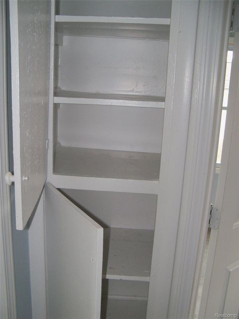 Tiny photo for 413 E Hemphill Road, Flint City, MI 48507 (MLS # 20261021708)