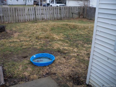 Tiny photo for 413 E Hemphill Road, Flint City, MI 48507 (MLS # 20261021708)