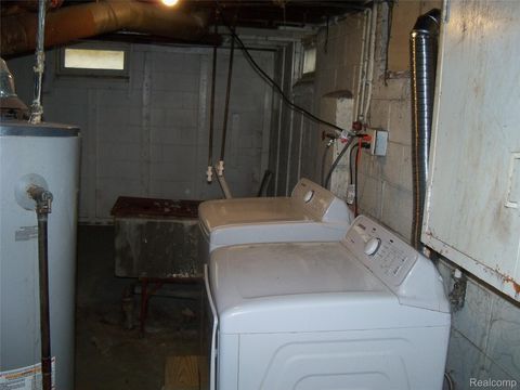 Tiny photo for 413 E Hemphill Road, Flint City, MI 48507 (MLS # 20261021708)