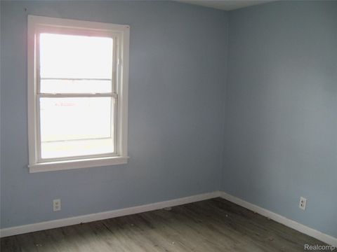 Tiny photo for 413 E Hemphill Road, Flint City, MI 48507 (MLS # 20261021708)