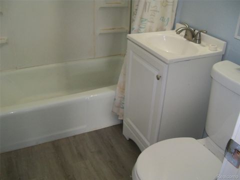 Tiny photo for 413 E Hemphill Road, Flint City, MI 48507 (MLS # 20261021708)