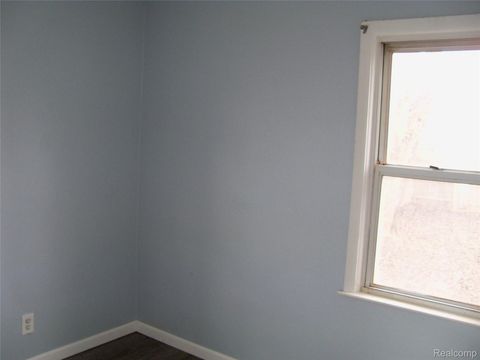 Tiny photo for 413 E Hemphill Road, Flint City, MI 48507 (MLS # 20261021708)