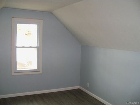 Tiny photo for 413 E Hemphill Road, Flint City, MI 48507 (MLS # 20261021708)