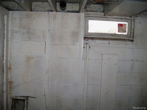 Tiny photo for 413 E Hemphill Road, Flint City, MI 48507 (MLS # 20261021708)