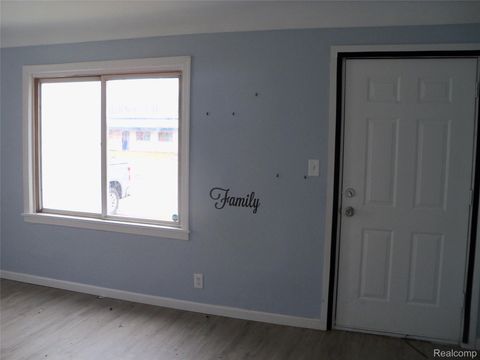 Tiny photo for 413 E Hemphill Road, Flint City, MI 48507 (MLS # 20261021708)