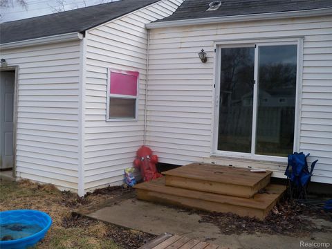 Tiny photo for 413 E Hemphill Road, Flint City, MI 48507 (MLS # 20261021708)