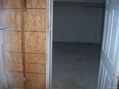 Tiny photo for 413 E Hemphill Road, Flint City, MI 48507 (MLS # 20261021708)