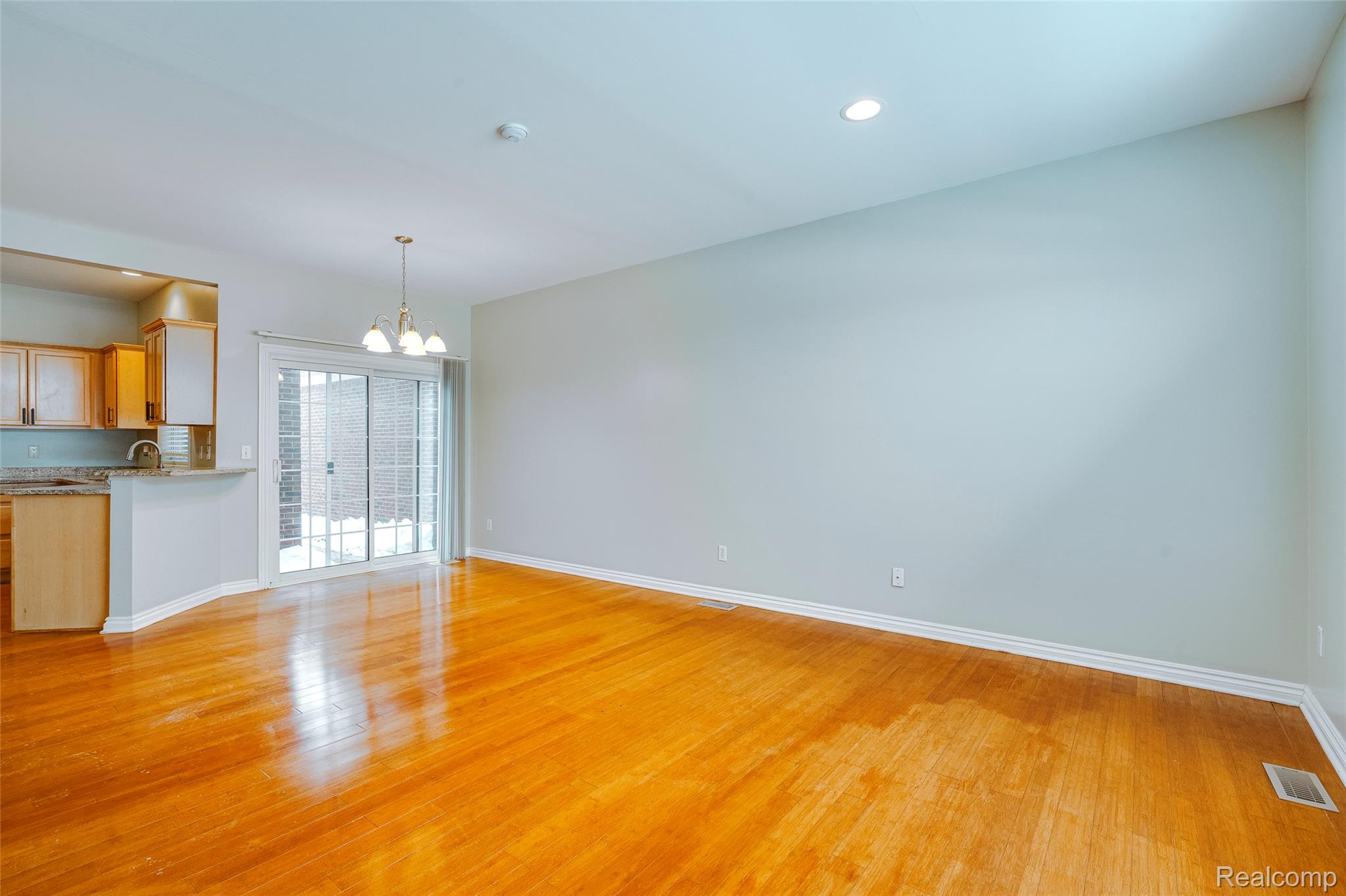 1584 Commodore Circle