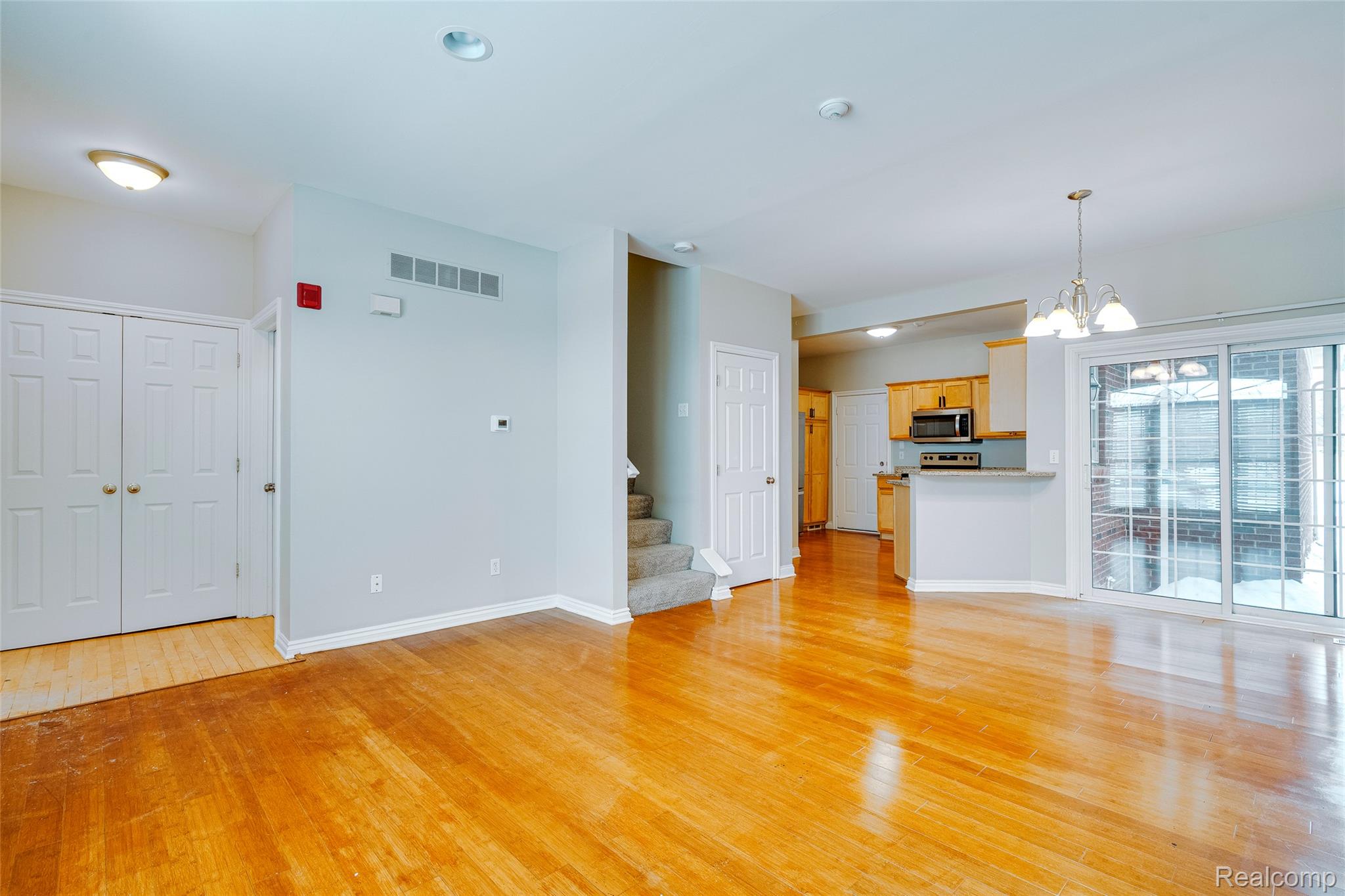 1584 Commodore Circle