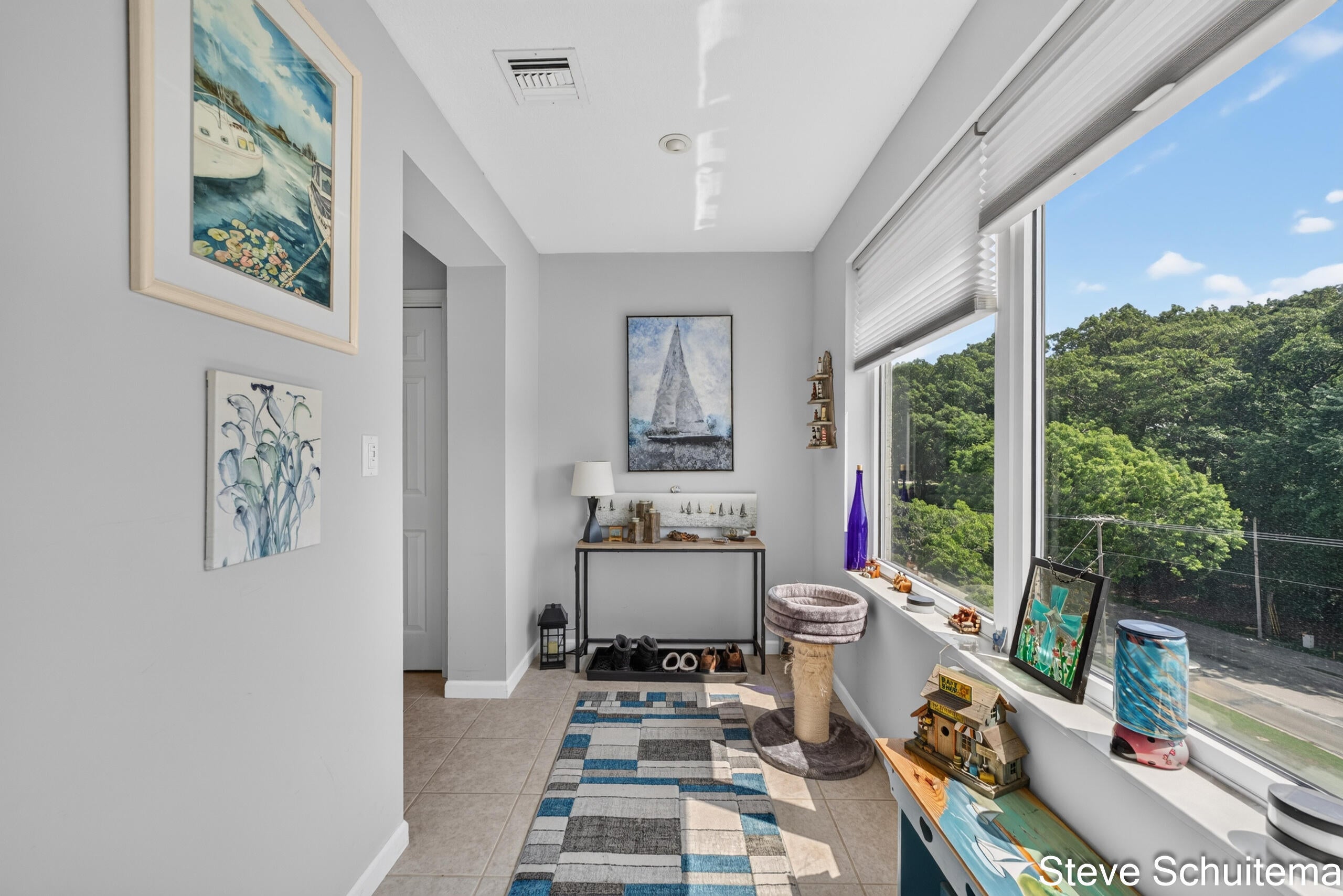 2964 Lakeshore Drive E501
