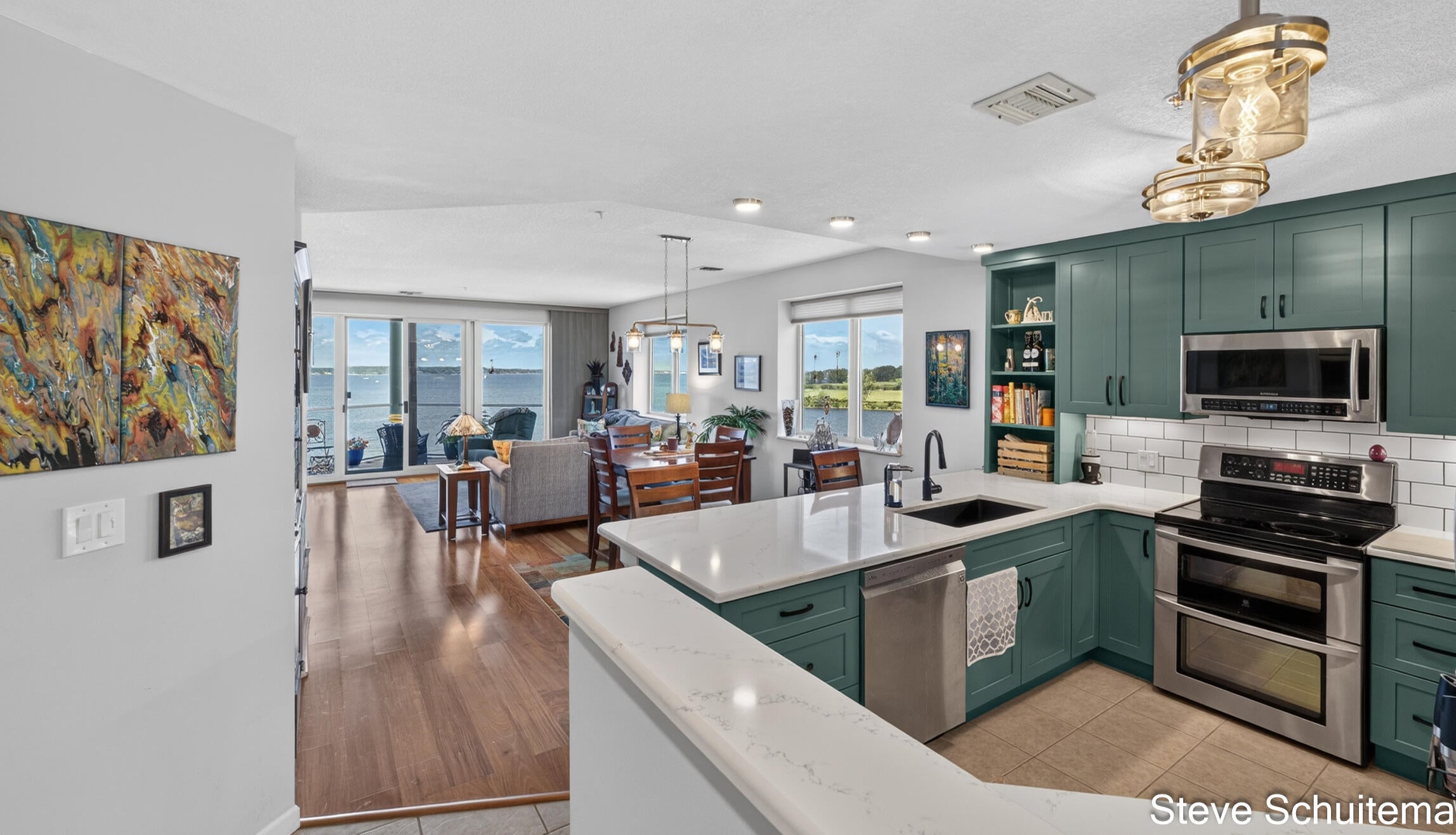 2964 Lakeshore Drive E501