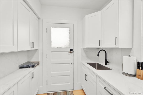 1032 VAUGHN ST, ANN ARBOR, MI 48104 - Image bb32a2b8d1e7559045cdd689de008a6f/504887659