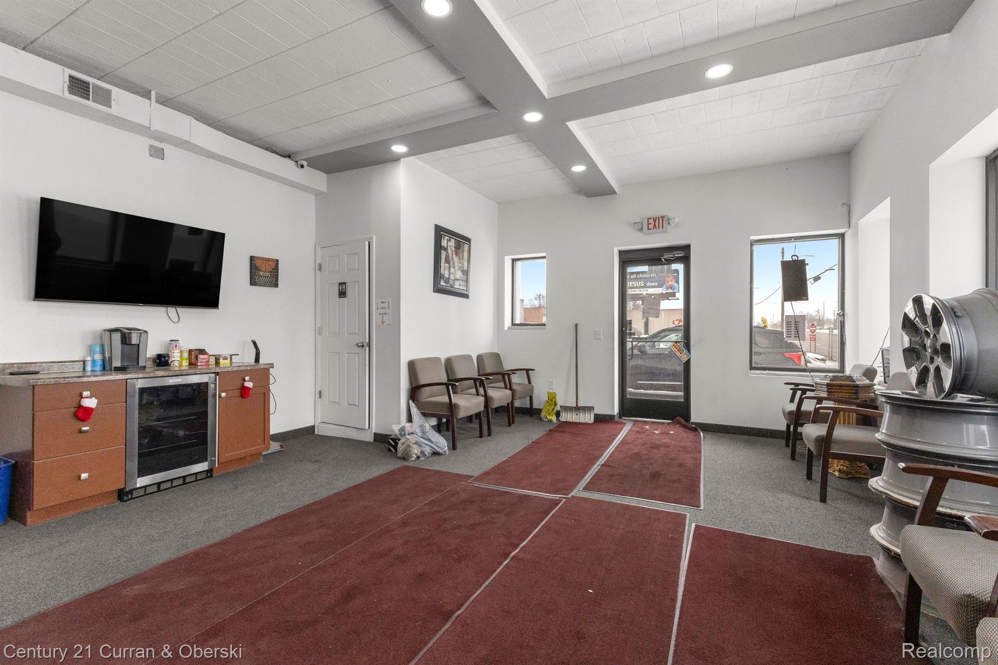 6152 N TELEGRAPH Road